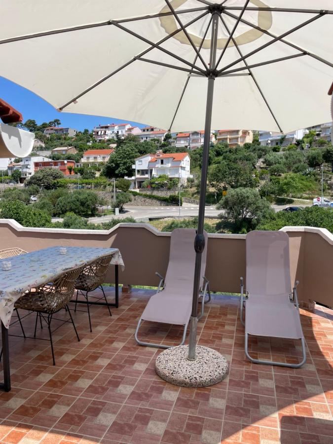 Penthouse Damjan Apartment Banjol Exterior photo